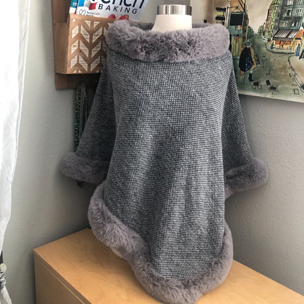 Caffe Milano Faux Fur Lined Poncho Women's One Size Gray